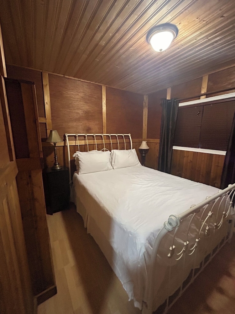 Old Towne Inne Chuckwagon Bar & Grill in Hope, Canada