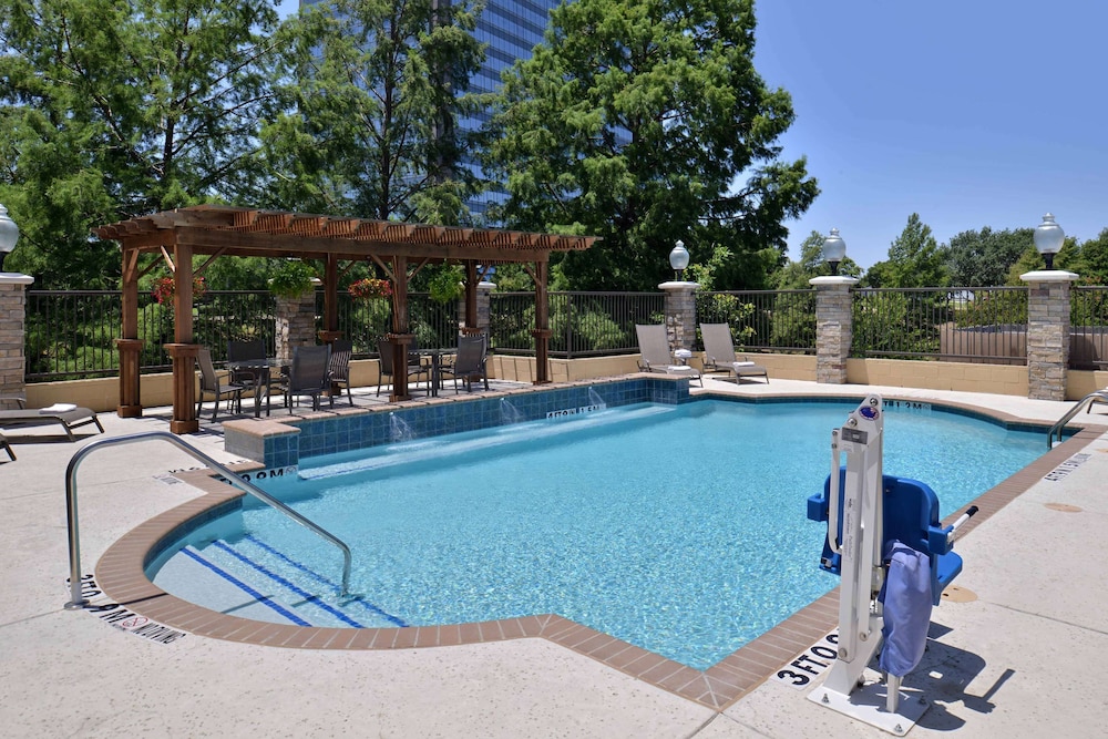 Hampton Inn & Suites Dallas Market Center - photo 42