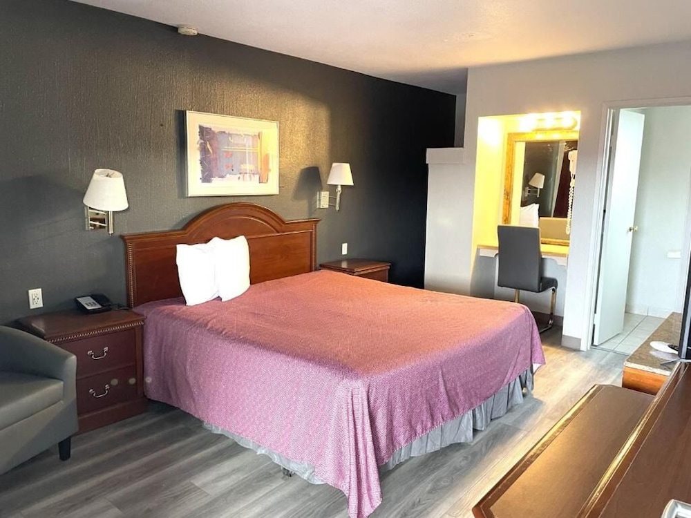 Downtown Inn - photo 13