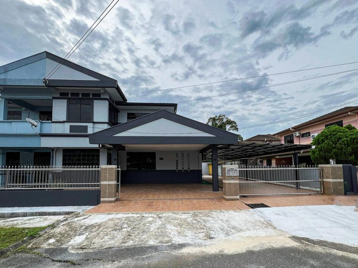 Destiny Guesthouse Kuching Near Airport 4pm checkout — 4-Star Luxury Hotel in Kuching, Malaysia