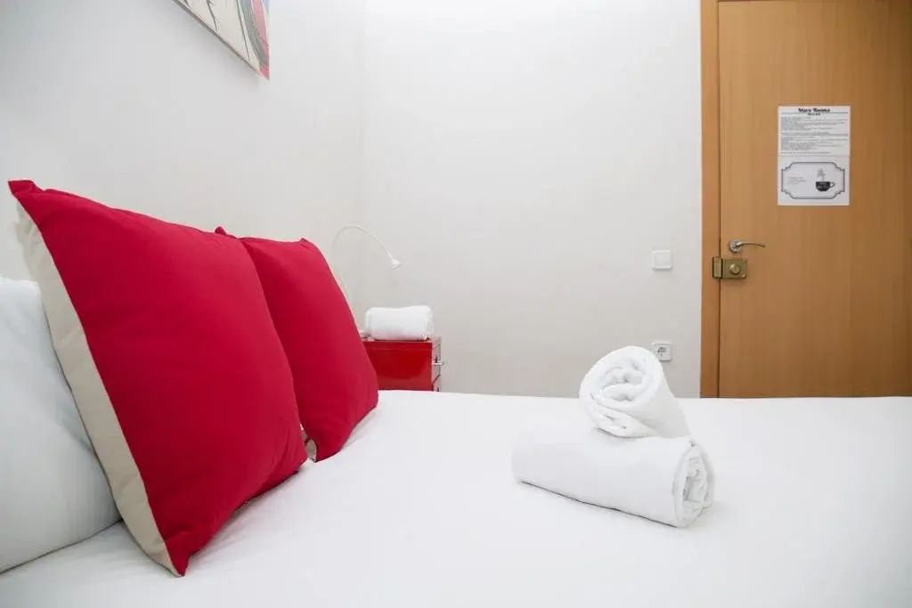 Hotel Mora Rooms — hotel in Gracia