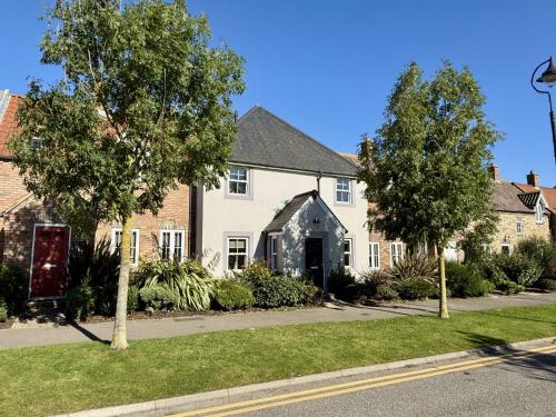 Maris Cottage Part of the The Bay Filey Holiday Village with pool gym and direct beach access pub restaurant tennis and meadows walks