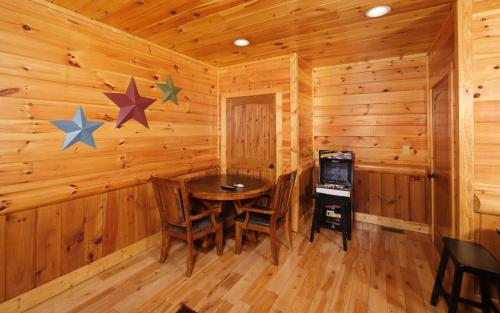 Smoky Mountain Splash - last minute hotel in Pigeon Forge