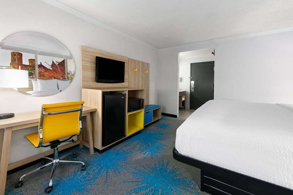 Days Inn by Wyndham Fort Smith - photo 14