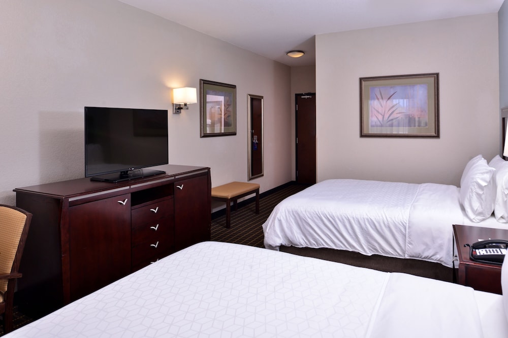 Holiday Inn Express Hotel & Suites Pittsburg by IHG - photo 38