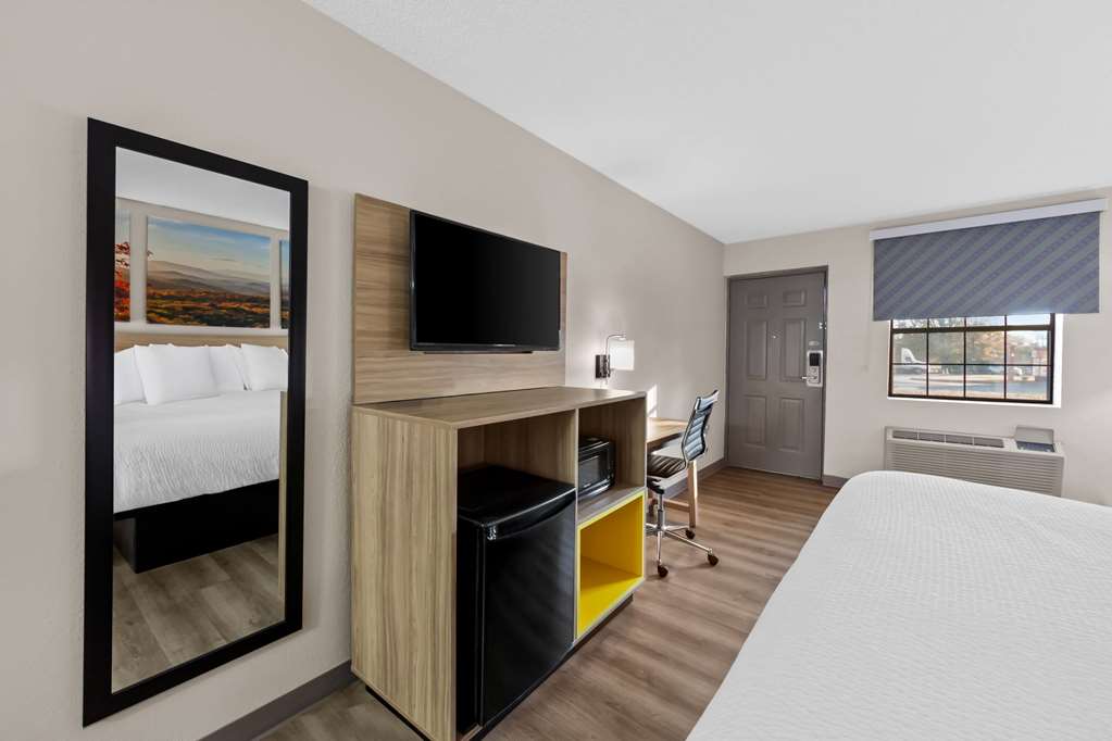 Days Inn by Wyndham Brownsville - photo 27