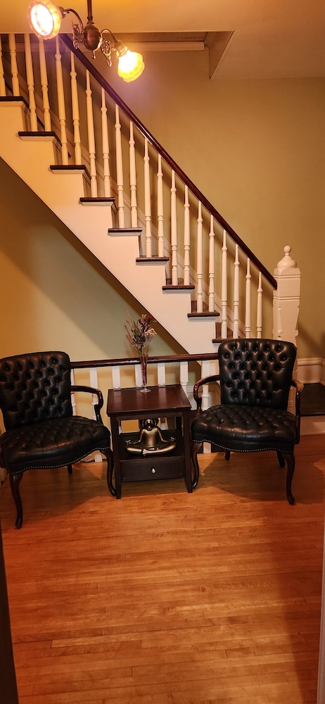 Oaklawn Inn Llc - photo 54