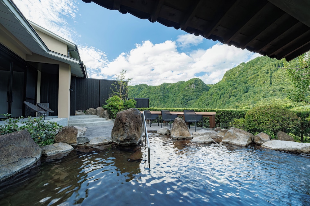 Okuhita Onsen Umehibiki — 4-Star Luxury Hotel in Hita, Japan