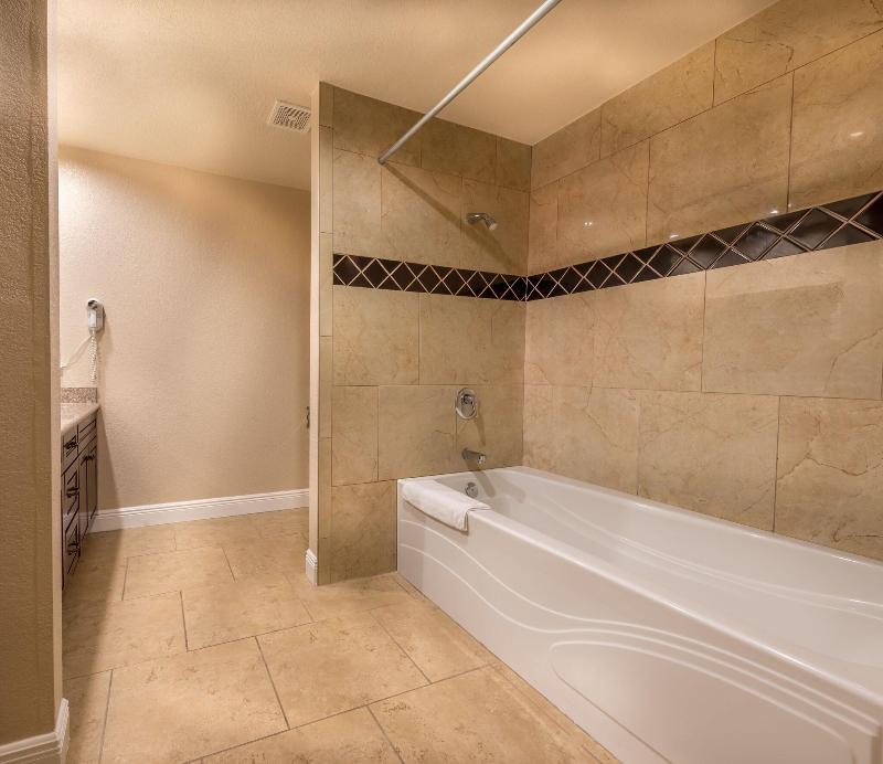 Edgewater Inn Reedley - photo 26