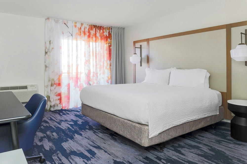 Fairfield Inn & Suites by Marriott San Jose Airport - photo 15