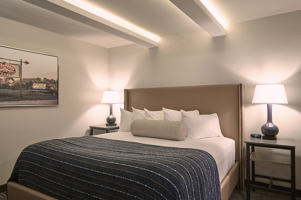 Fredericksburg Inn & Suites - photo 20