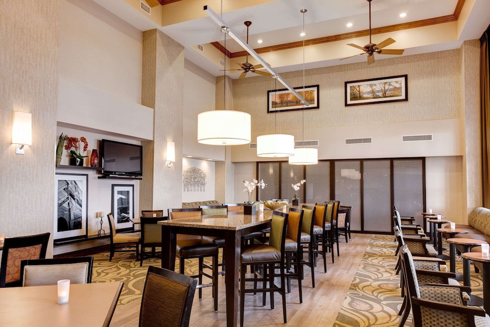 Hampton Inn & Suites Addison - photo 25