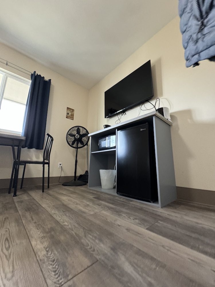 The Coastal Inn and Suites - photo 37