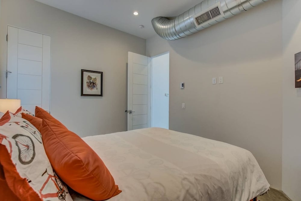 3BR Modern Marveldowntown Customprivate Balcony - photo 8