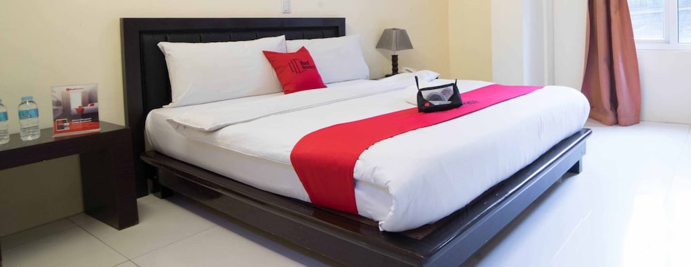 RedDoorz near Osmena Highway