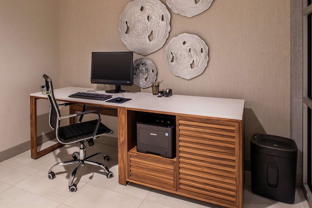 Hilton Garden Inn Kansas City Airport - photo 45