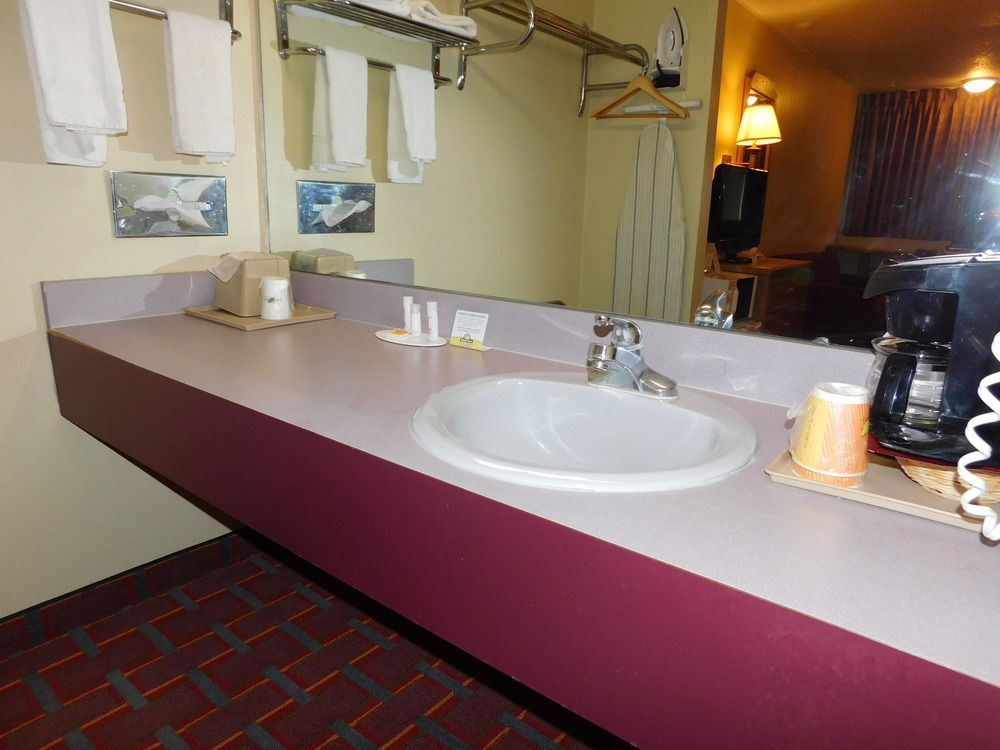 Days Inn Williamsburg - photo 2
