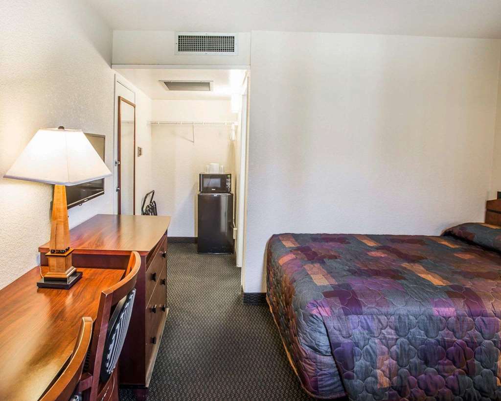 Rodeway Inn Greeley - photo 13