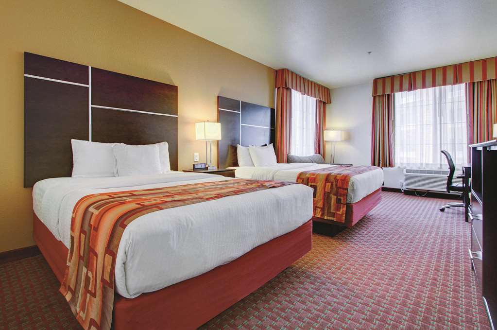 La Quinta Inn & Suites by Wyndham Denver Gateway Park - photo 23