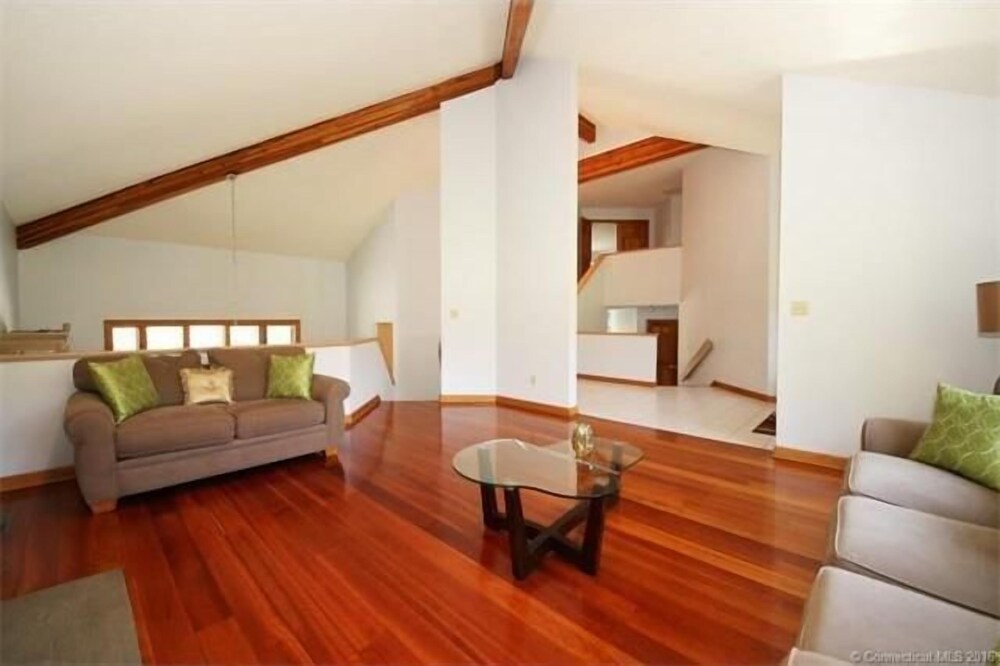 Roxbury Suites - photo 12