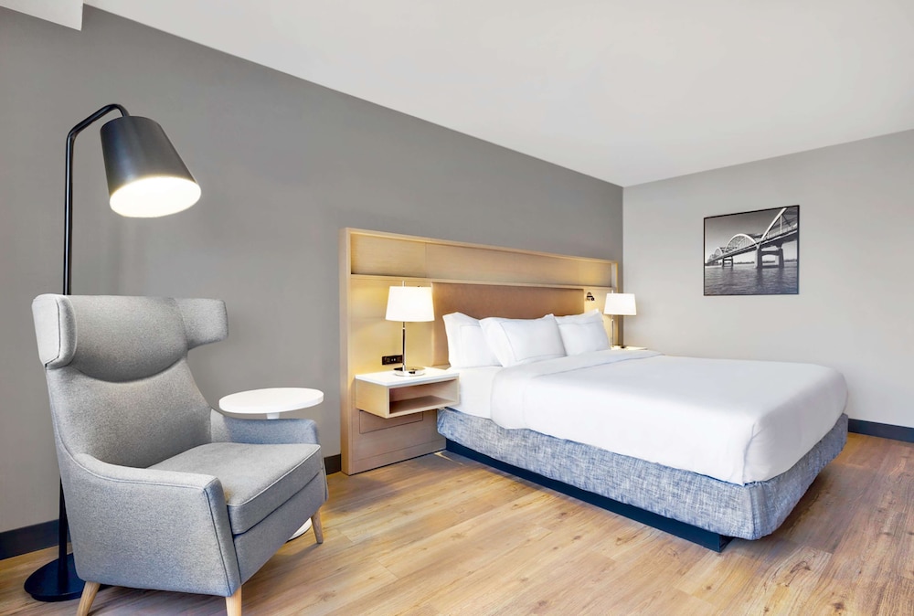DoubleTree by Hilton Davenport - photo 8