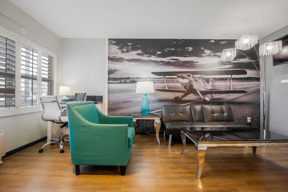 Lions Gate Hotel - photo 30