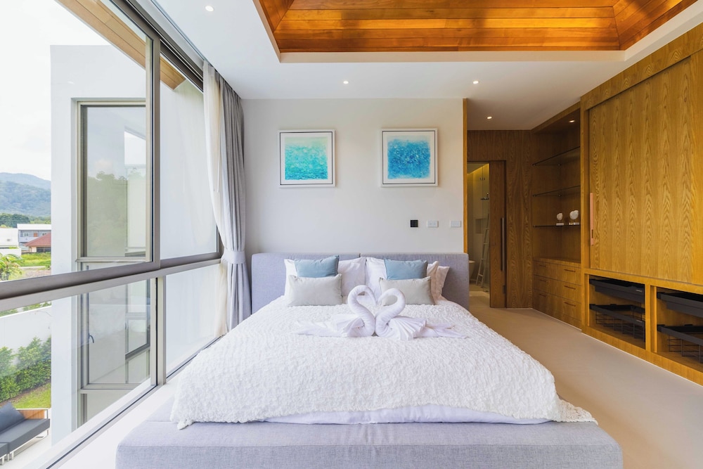 Luxpride4 - carbon neutral hotel in Unknown City