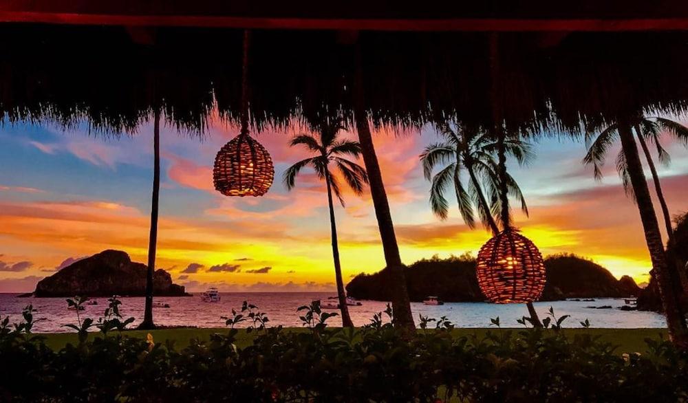 Playa Rosa Bungalows in Manzanillo, Mexico
