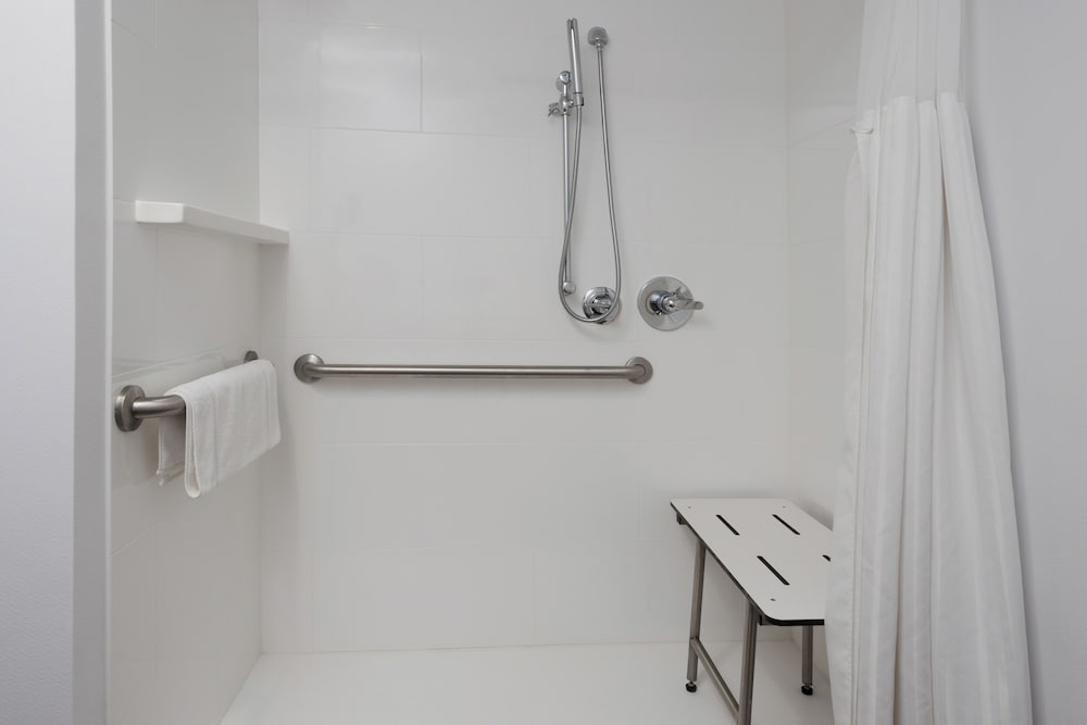 Hilton Garden Inn Birmingham Lakeshore Drive - photo 17