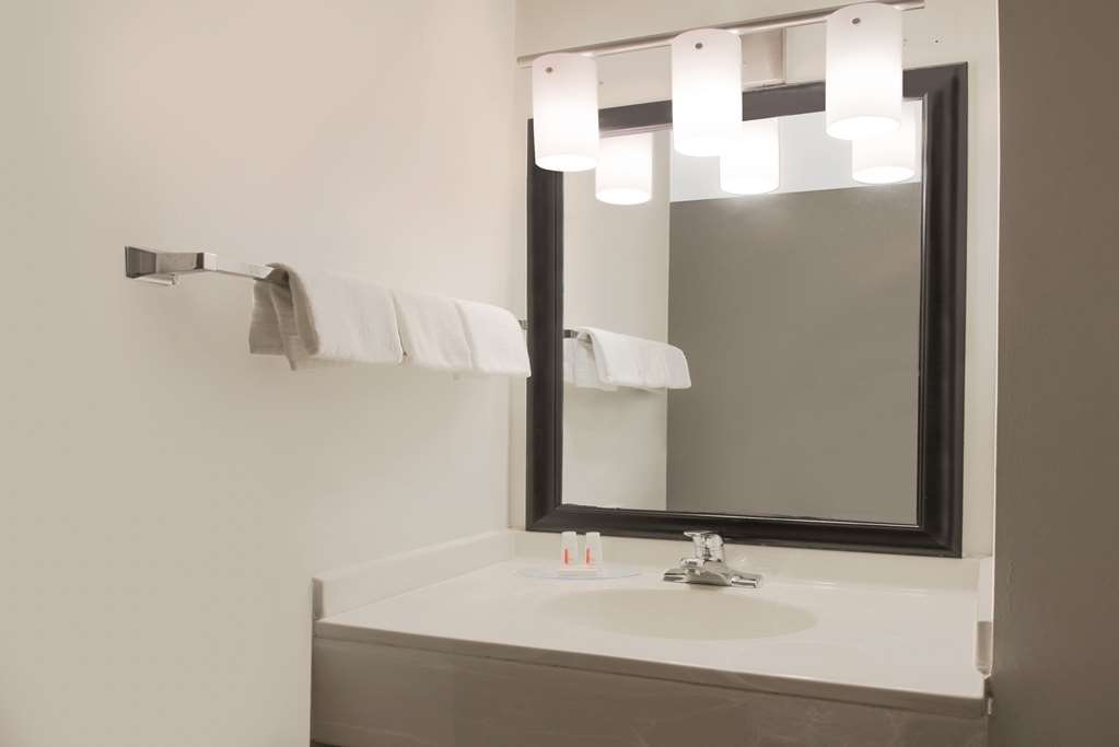 Super 8 by Wyndham Grove City - photo 22