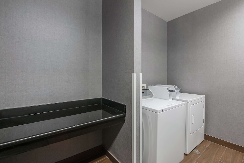 Hampton Inn Oak Grove Fort Campbell - photo 17