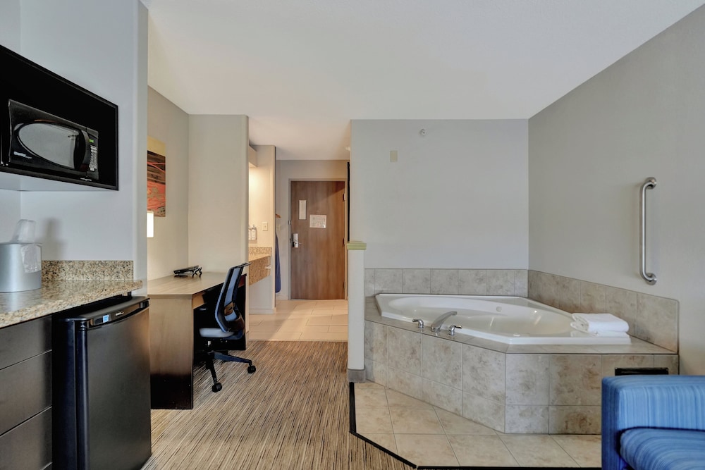 Holiday Inn Express Hotel & Suites Beatrice by IHG - photo 29