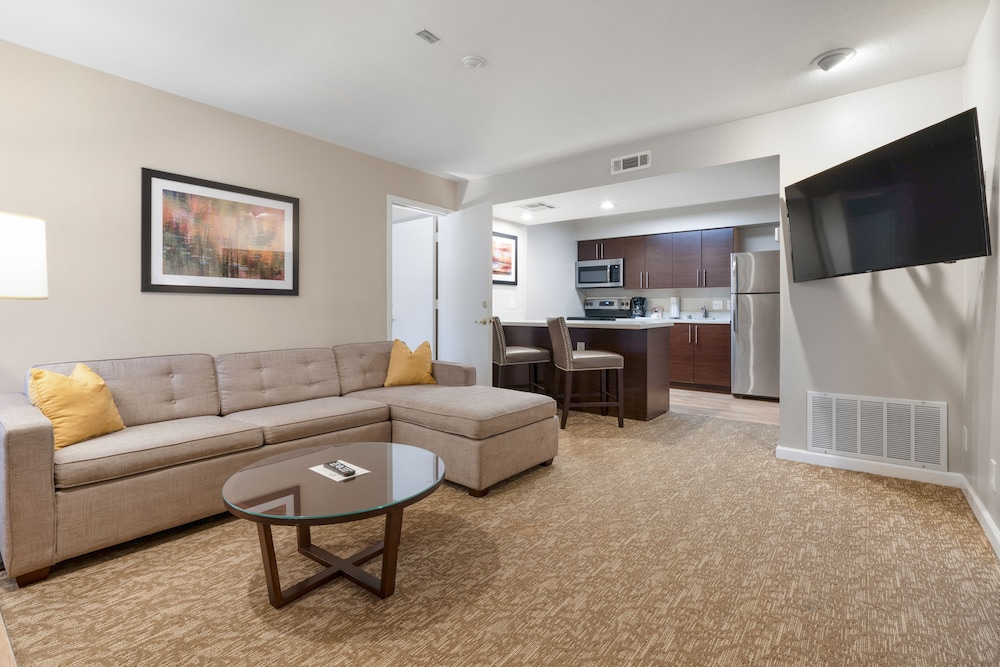 Chase Suite Hotel Newark Fremont - photo 22
