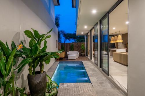 Kammara 1 Gorgeous 4BR Villa with Amazing Views and a Private Pool — 4-Star Luxury Hotel in Canggu, Indonesia