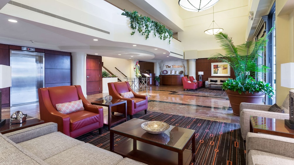 DoubleTree Suites by Hilton Hotel Cincinnati Blue Ash - photo 3