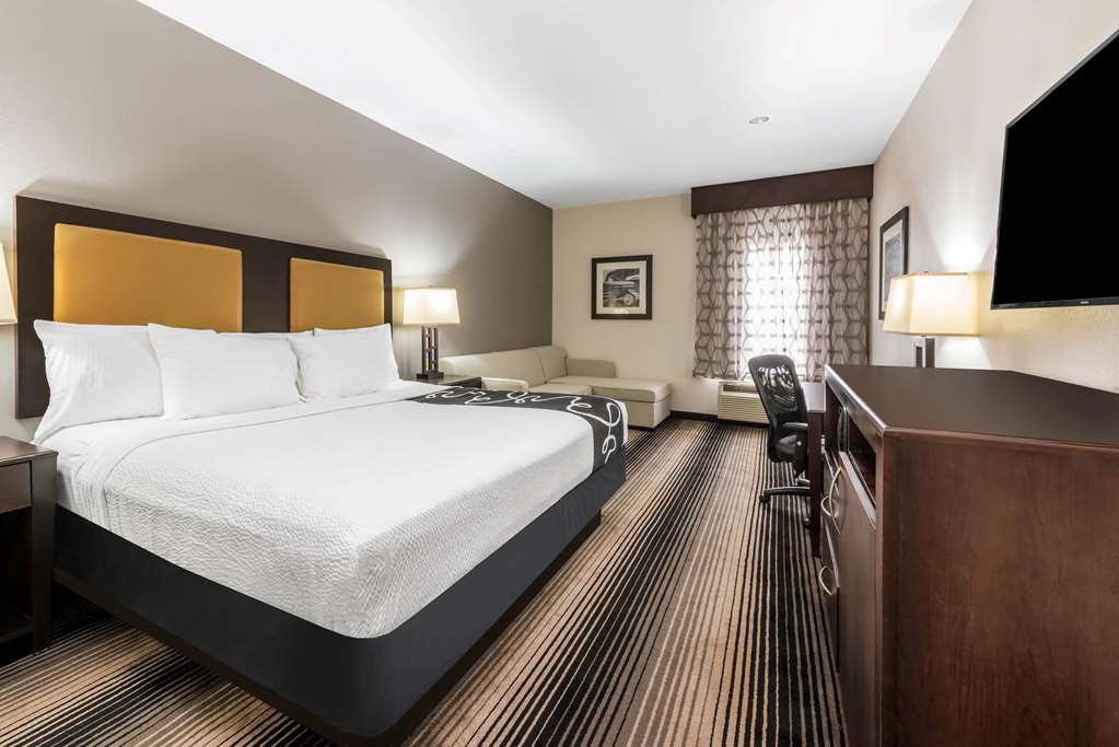 La Quinta Inn & Suites by Wyndham Orange - photo 24