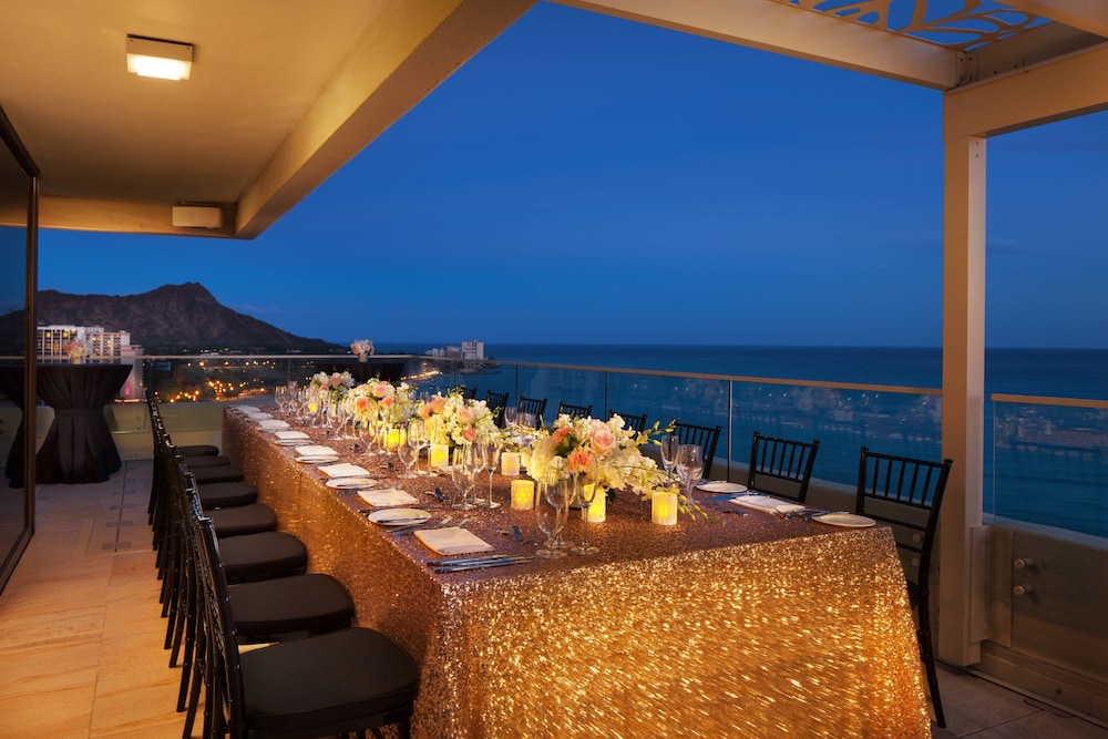 Moana Surfrider A Westin Resort & Spa Waikiki Beach - photo 11