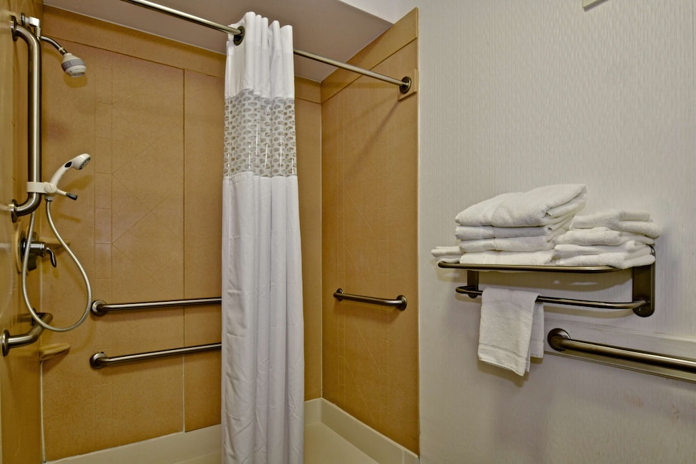 Hampton Inn & Suites Fredericksburg - photo 37
