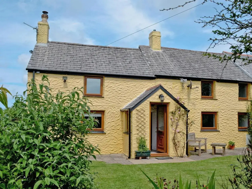 Dover Row Cottage — 4-Star Luxury Hotel in Truro, United Kingdom