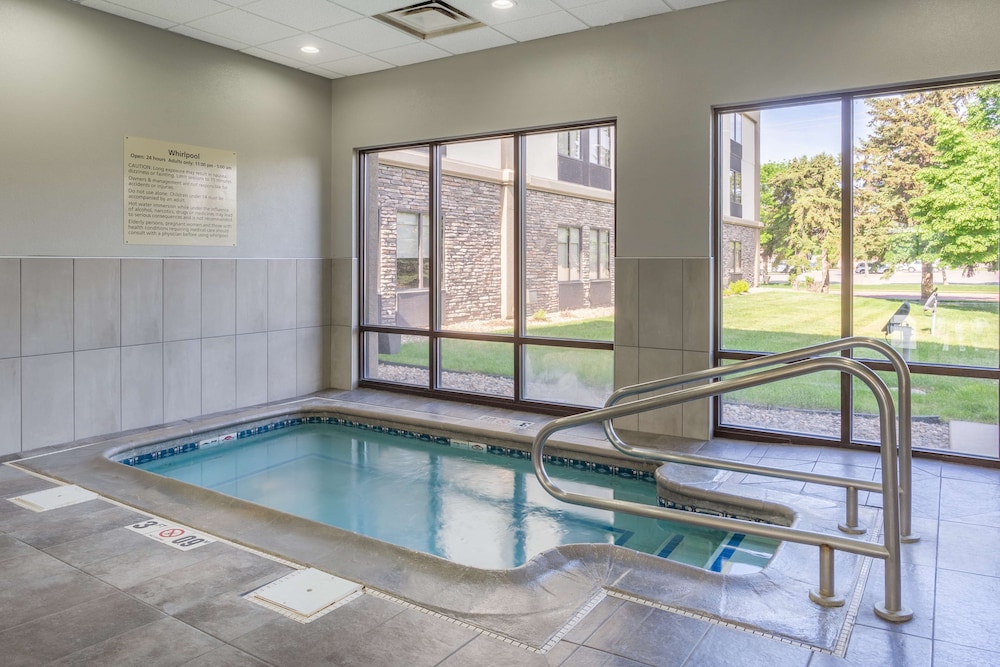 Hampton Inn Sioux Falls - photo 33