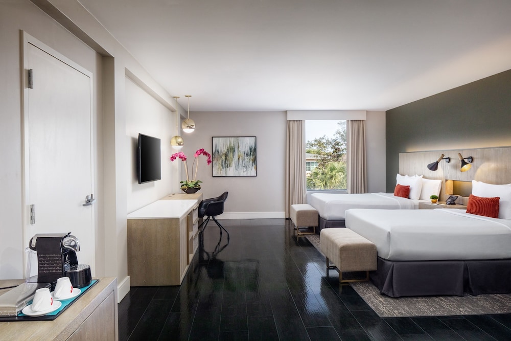 The Delaney Hotel - photo 8