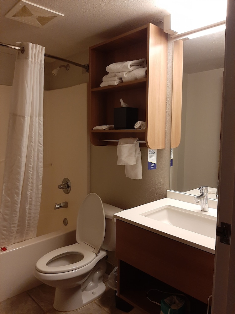 Starkville Inn & Suites - photo 40