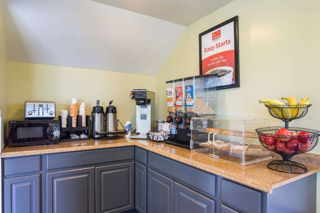 Econo Lodge Gallatin Metro Nashville - photo 29