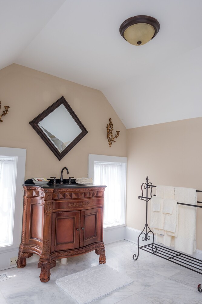 Dennison Street Inn Bed & Breakfast - photo 26