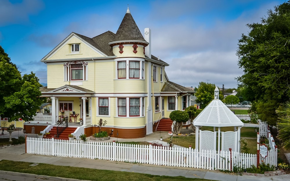 Joshua Inn Bed And Breakfast 5661967 — Hollister