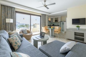 Perla Gris Aparthotel