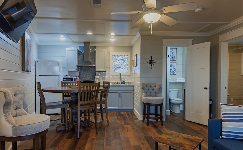 Blue Dolphin Inn and Cottages - photo 31