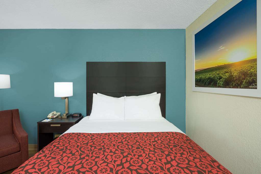 Days Inn by Wyndham Raleigh Midtown - photo 19