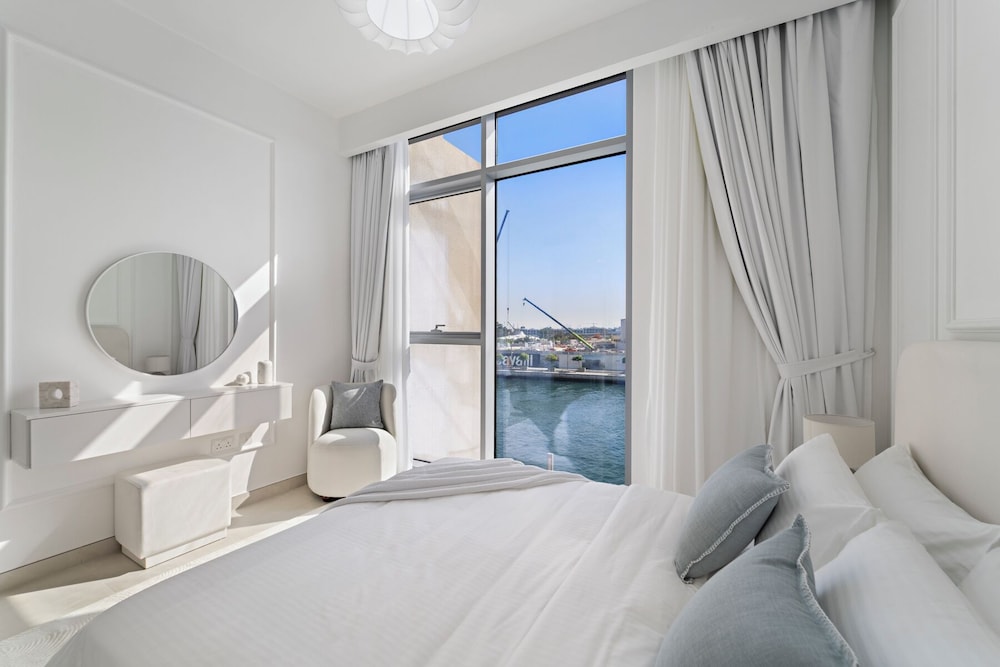2BR Canal Front B3 Waterfront Views — 4-Star Luxury Hotel in Dubai, United Arab Emirates