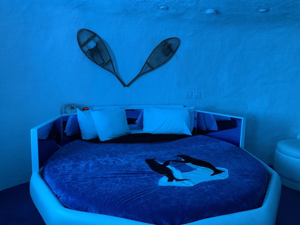 Designer Inn & Suites - photo 8